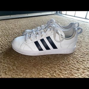 White low top adidas